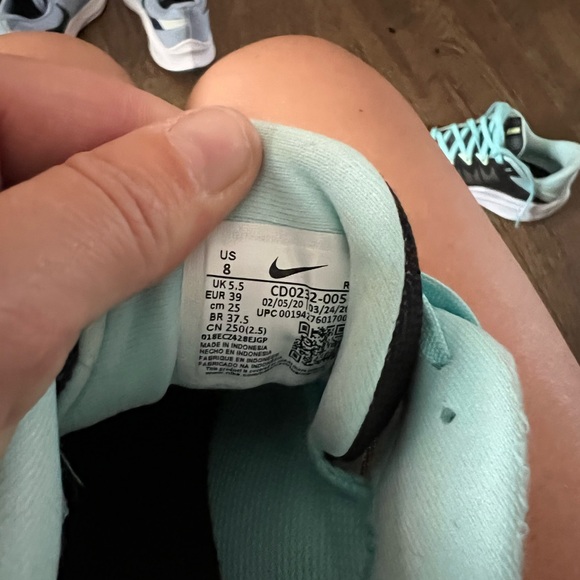 Nike shoes Women’s size 8 - Picture 2 of 2